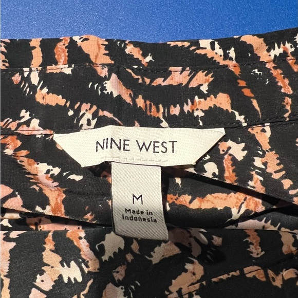 Nine West Women's Button Down Blouse Black Tiger Stripes Size Medium NWT - Picture 5 of 8